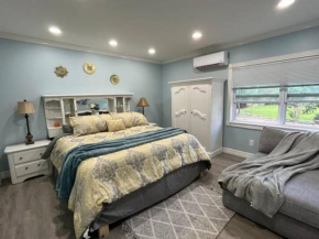 2 cozy seperated guest suites close to Katy Mills